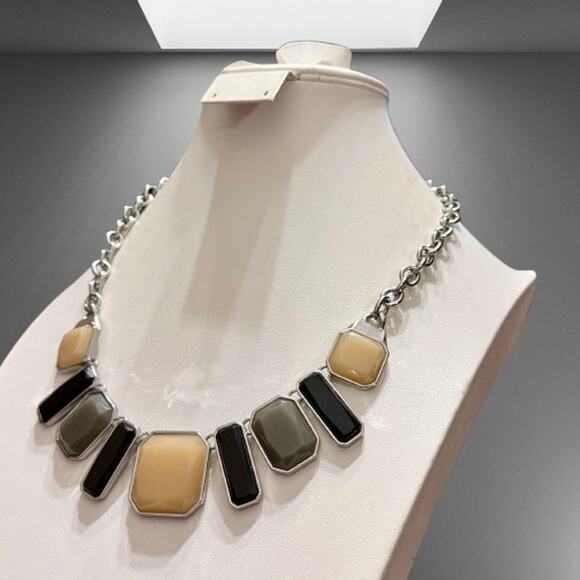 Chico's Modern Chunky Faceted Stone Silver Tone Link Necklace - Picture 8 of 8